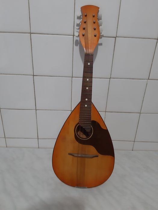 Продам мандолину 8-ми струнную