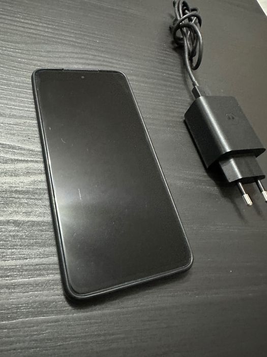 Smartfon Motorola g72 telefon, etui, ładowarka