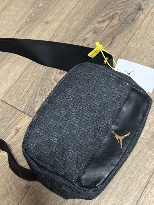 Сумка Air Jordan Monogram Crossbody | Nike, найк, джордан месенджер
