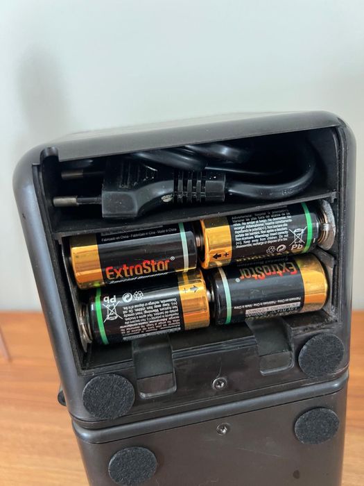 Rádio preto Brionvega cubo - vintage