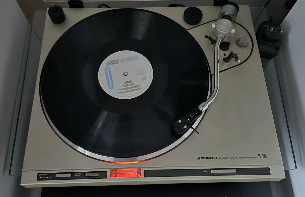 Sprzedam Gramofon Pioneer PL-200