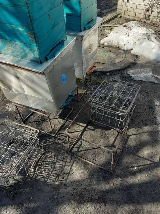 Продаются улья и подставки под улья
