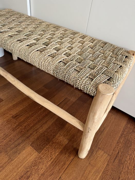 Banco de madeira maciça trançada, artesanato marroquino