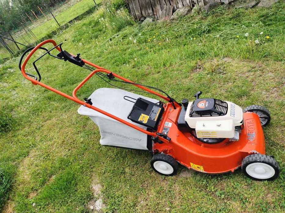 Profesjonalna kosiarka spalinowa KUBOTA W 521 TC