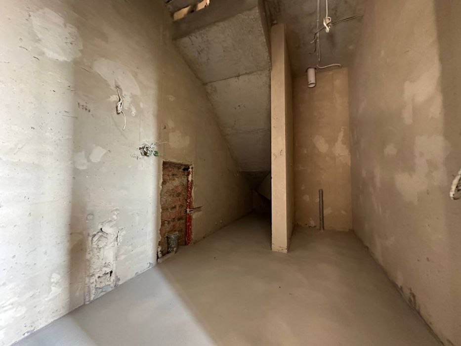 Продам котедж з міськими комунікаціями та гаражем