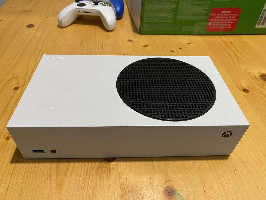 Xbox Series S 512GB – Como Nova + 2 Comandos