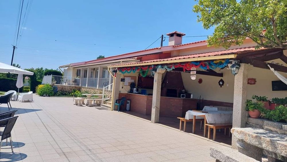 Turismo Rural no Minho, quinta com 8 quartos, piscinas e ténis em 10 m