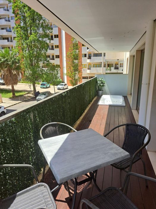 T2 a 5 min a pé da Praia da Rocha com piscina e estacionamento
