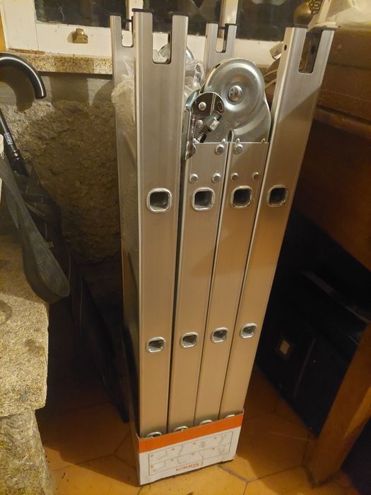 Escadote Super Ladder - 8 em 1 (Galeria.pt)