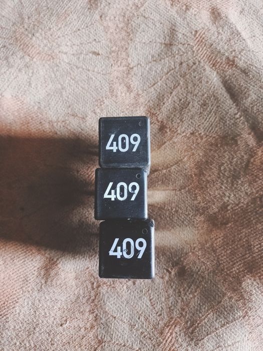 Реле топливного насоса 409 Skoda Audi Seat Vw