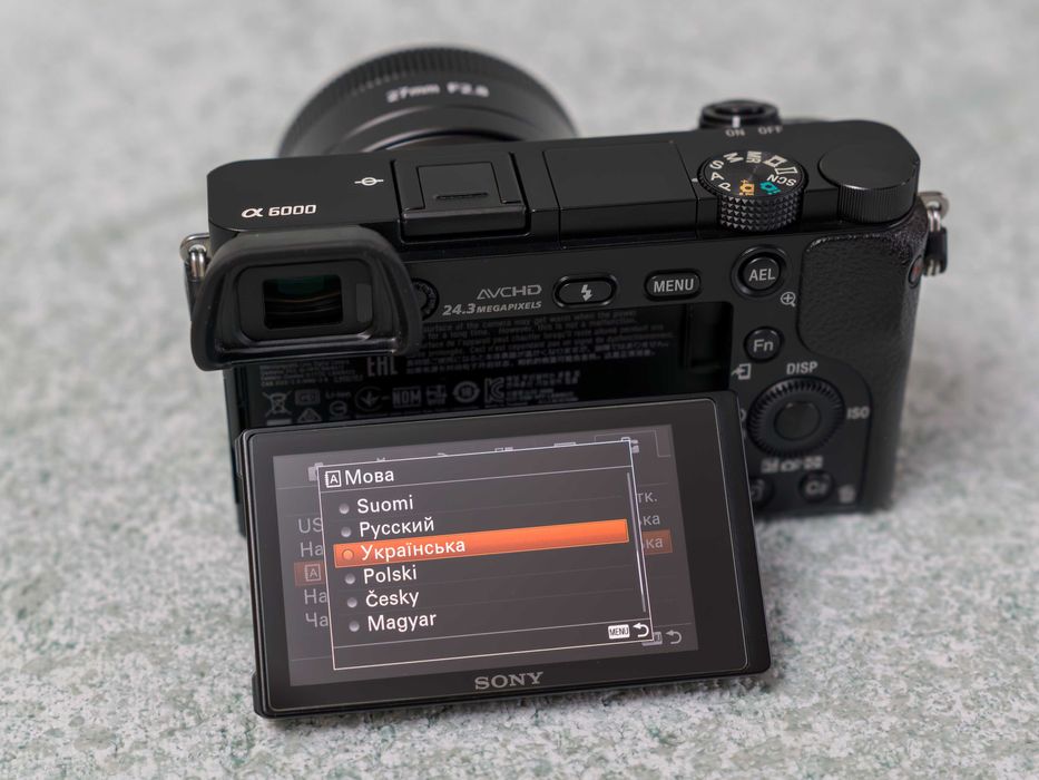 Sony a6000 + объектив AF f/2.8 27mm • APS-C 24,3 Мп • Wi-Fi • NFC