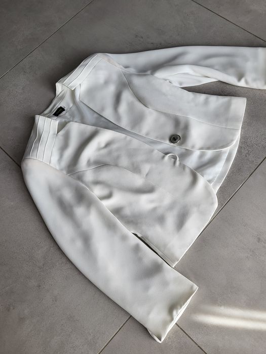 Przepiękna biała marynarka narzutka elegancka garsonka rozmiar 42