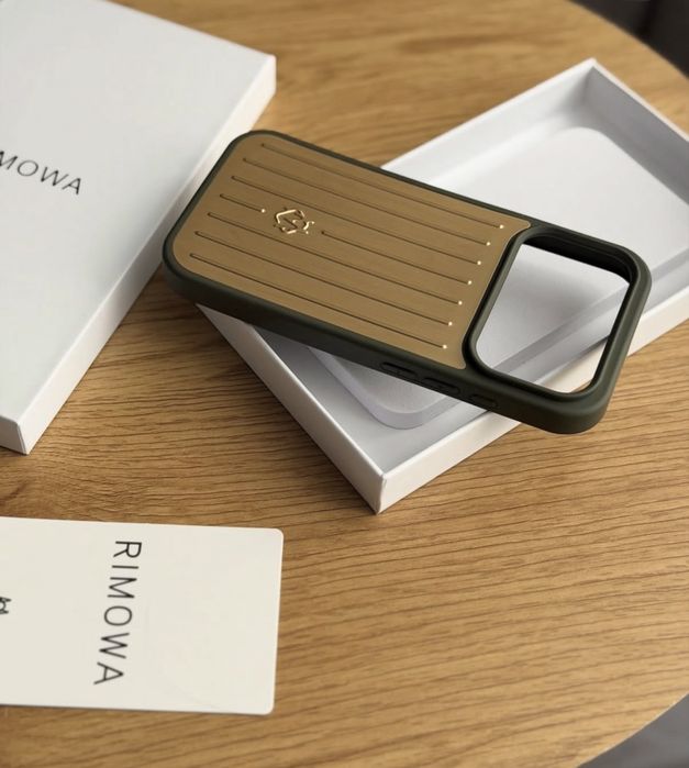 Чохол Rimowa  на  IPhone 17 Pro