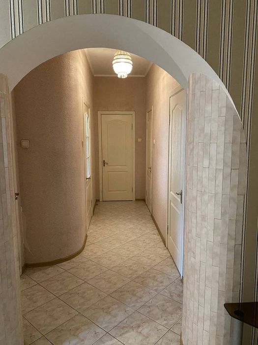 Продаж будинку з ремонтом та меблями з ділянкою 10 соток , м. Кам'янка