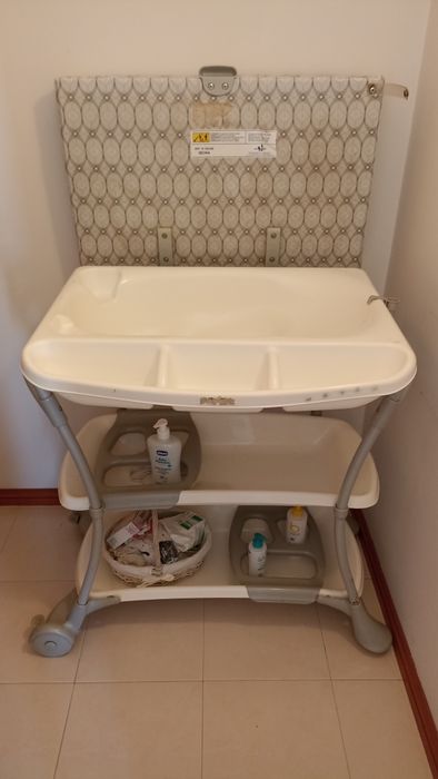 Chicco trio S3 Carrinho bebé  + cadeira auto bebeconfort + banheira trocador pré natal + andarilho aranha