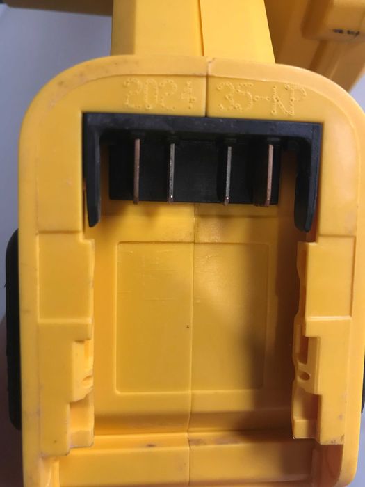 Повітродувка акумуляторна DeWALT DCV100 з Англії