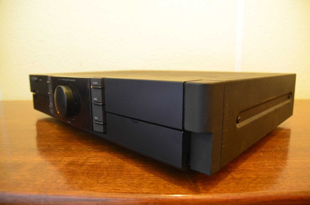 Amplificador Grundig Fine Arts V 12