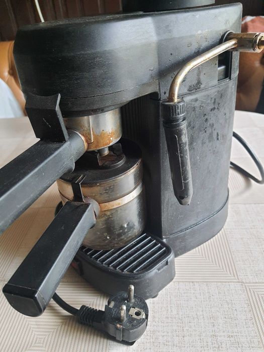 Рожкова кавоварка Elbee та Russell Hobbs, робоча