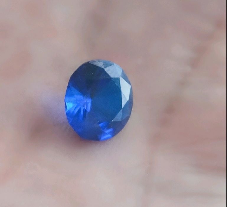 Дорогоцінний камінь сапфір