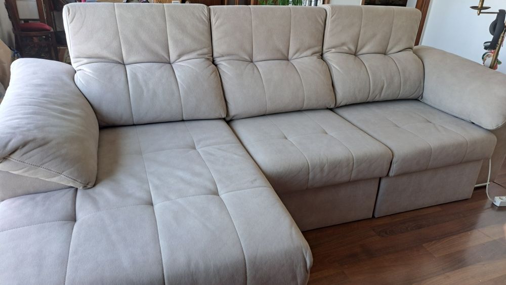 Sofá cama enorme