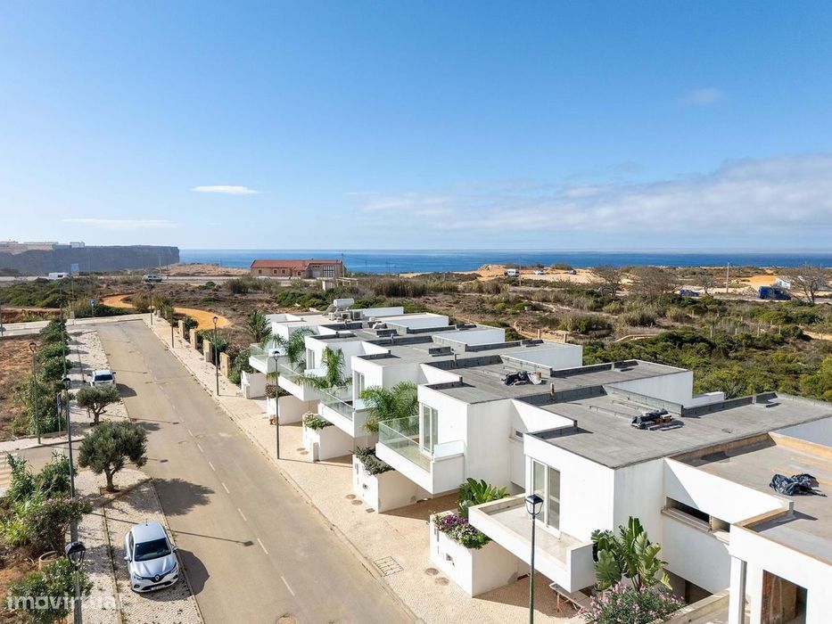 Moradias  Modernas Com 3 Quartos Em Sagres