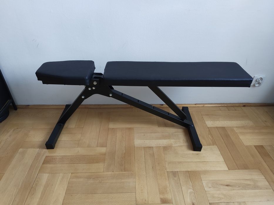 Praktycznie nowa ławeczka do ćwiczeń