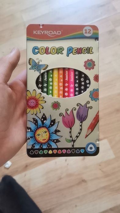 Kredki nowe kolorowe