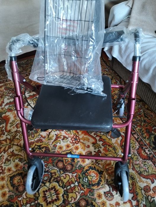 Продам ходунків для інвалідів на колесах
