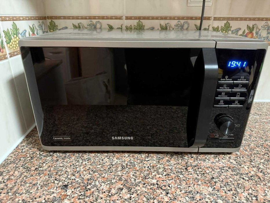 Micro-ondas Samsung MG23K3515AS