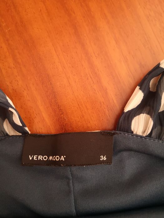 Vestido da "Vero Moda" 
Cor - rosa 
Idade - 7