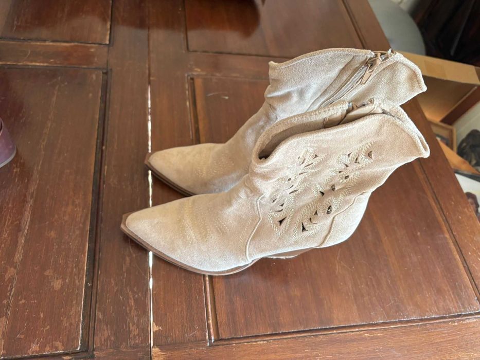 Botas novas 37 tipo camurça