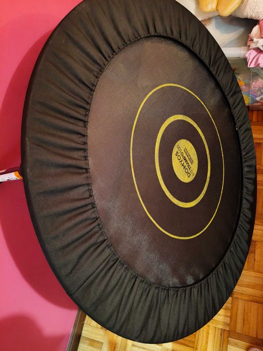 Trampolim de criança