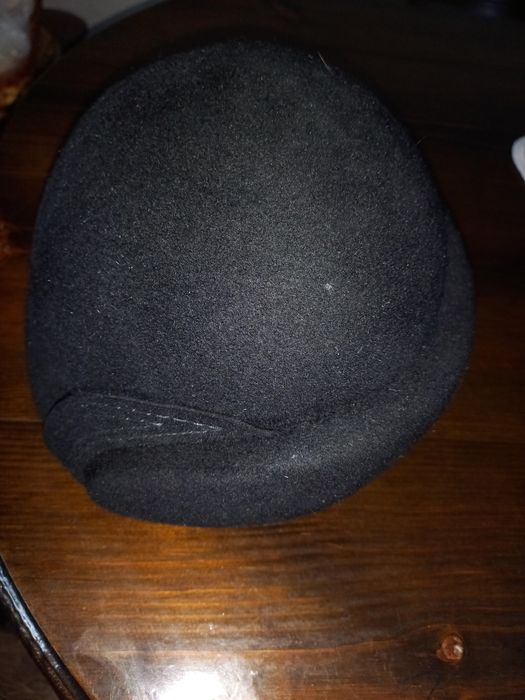 Фетрова жіноча шляпа