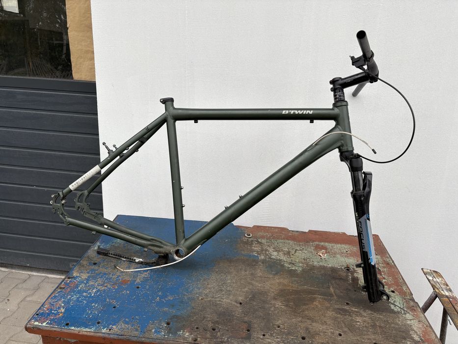 Rama 28 L Btwin Hoprider 500 Amotyzator powietrzny RST Pulse mostek