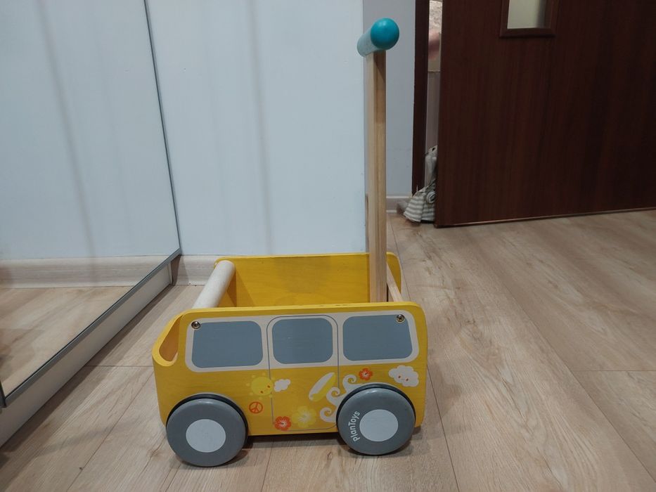 pchacz Plan Toys Van Walker