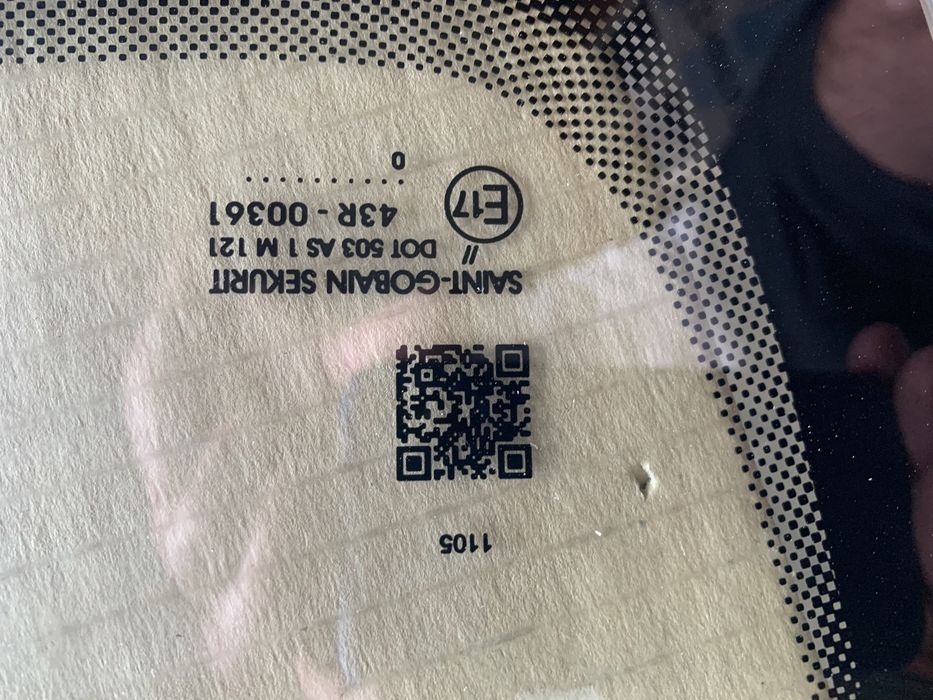 Стекло Jetta 11-   Sekurit