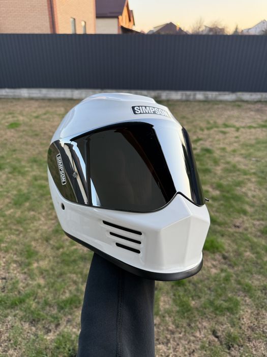 Продам шолом Simpson Motorcycle Speed Bandit Helmet Medium - White SPBM1
