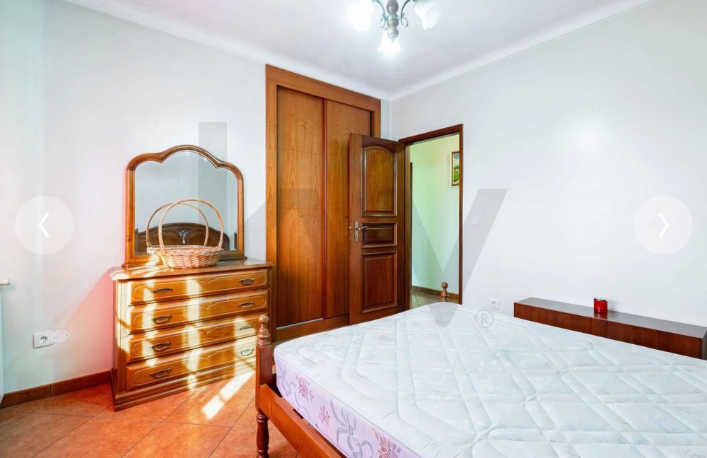 Mobilia de quarto em Madeira natural