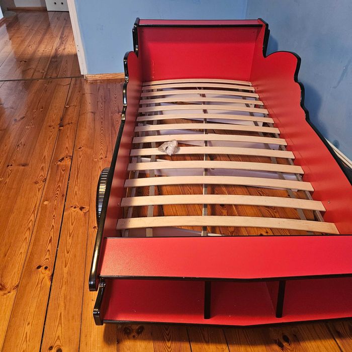 Łóżko w kształcie auta