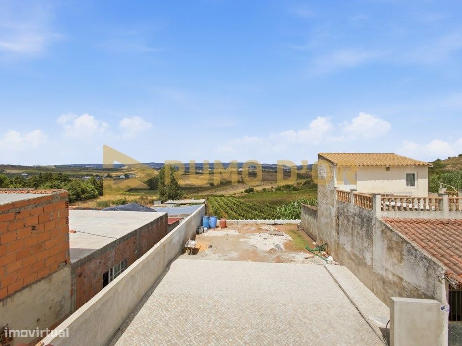 Moradia T3 Nova na Pocariça, Em Fase Final de Construção