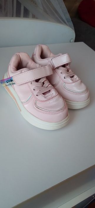 Дитяче взуття для дівчаток