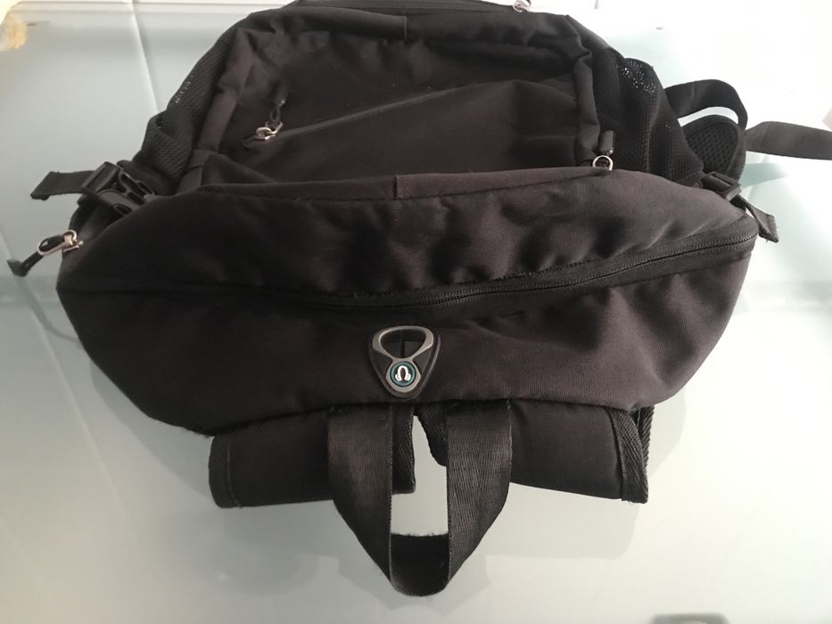 Mochila preta homem