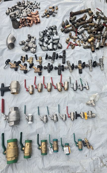 Zawory nierdzewne. Mosiężne. Nowe leżaki magazynowe