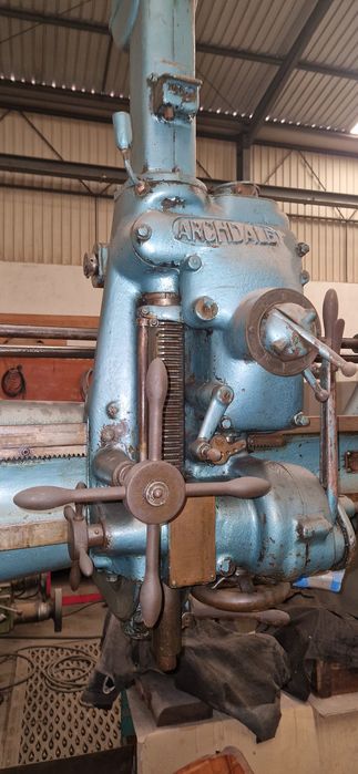 Engenho radial de coluna