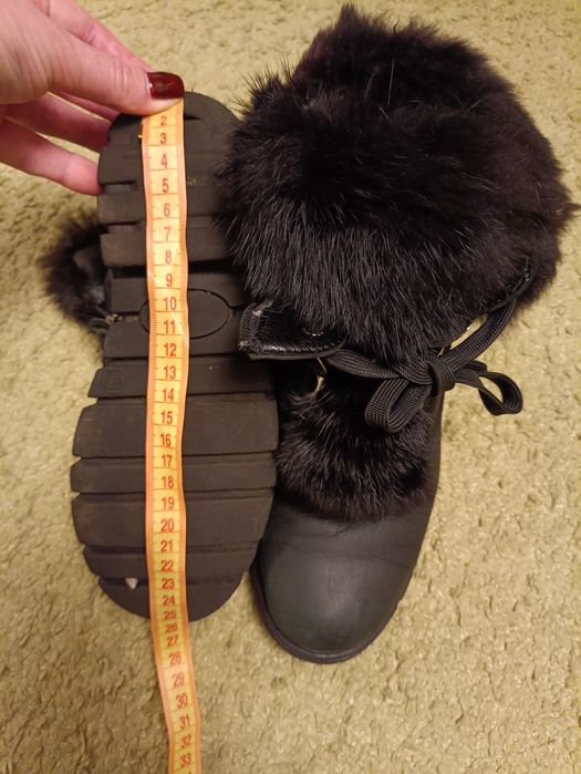 Продам натуральные зимние сапоги.