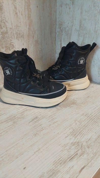 Ботинки деми на девочку 32р..