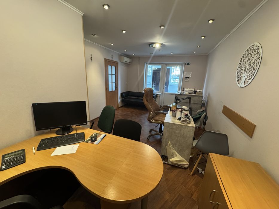 Без комісії продаж приміщення 35.3 м2 Бажана 9в метро Харківська