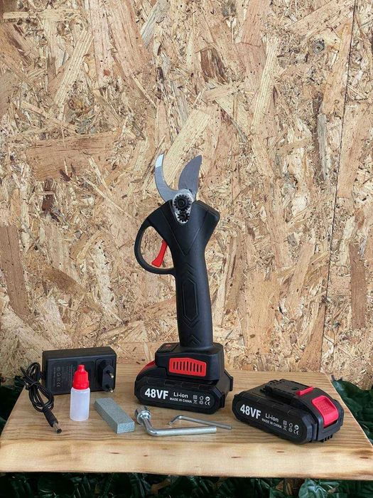 Tesoura de poda c/2baterias