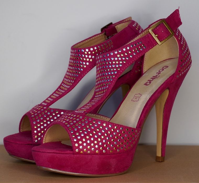 Sapatos de salto alto rosa
