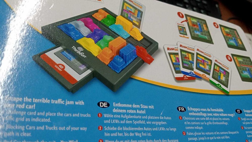 Jogo de Lógica Rush Hour ThinkFun – 40 Desafios (Cartas Seladas)